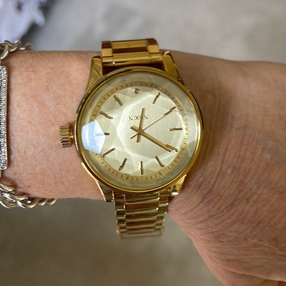Nixon “The Cut Above “ facet watch.  Gold stainless steel - Picture 5 of 6